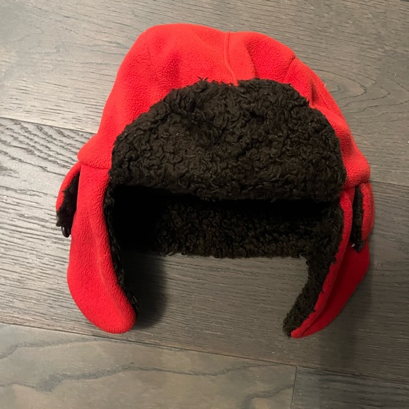 Gap boys red winter hat sz 5/7 NWT retail $54 - Picture 2 of 4
